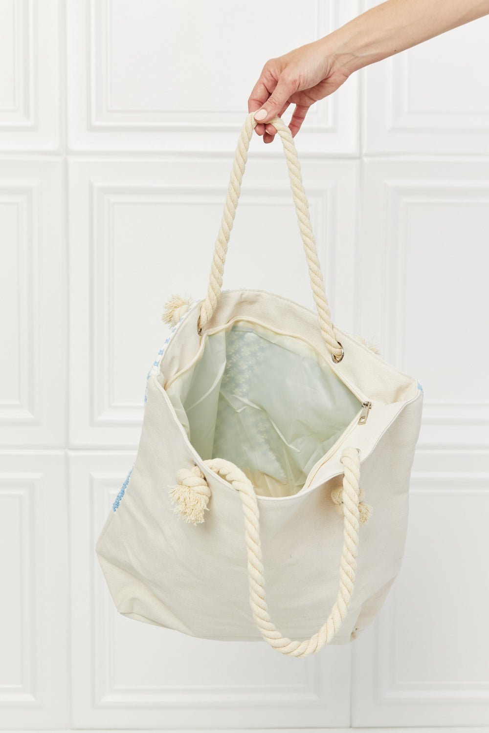 Justin Taylor Picnic Date Tassel Tote Bag - GlamBee Fashion