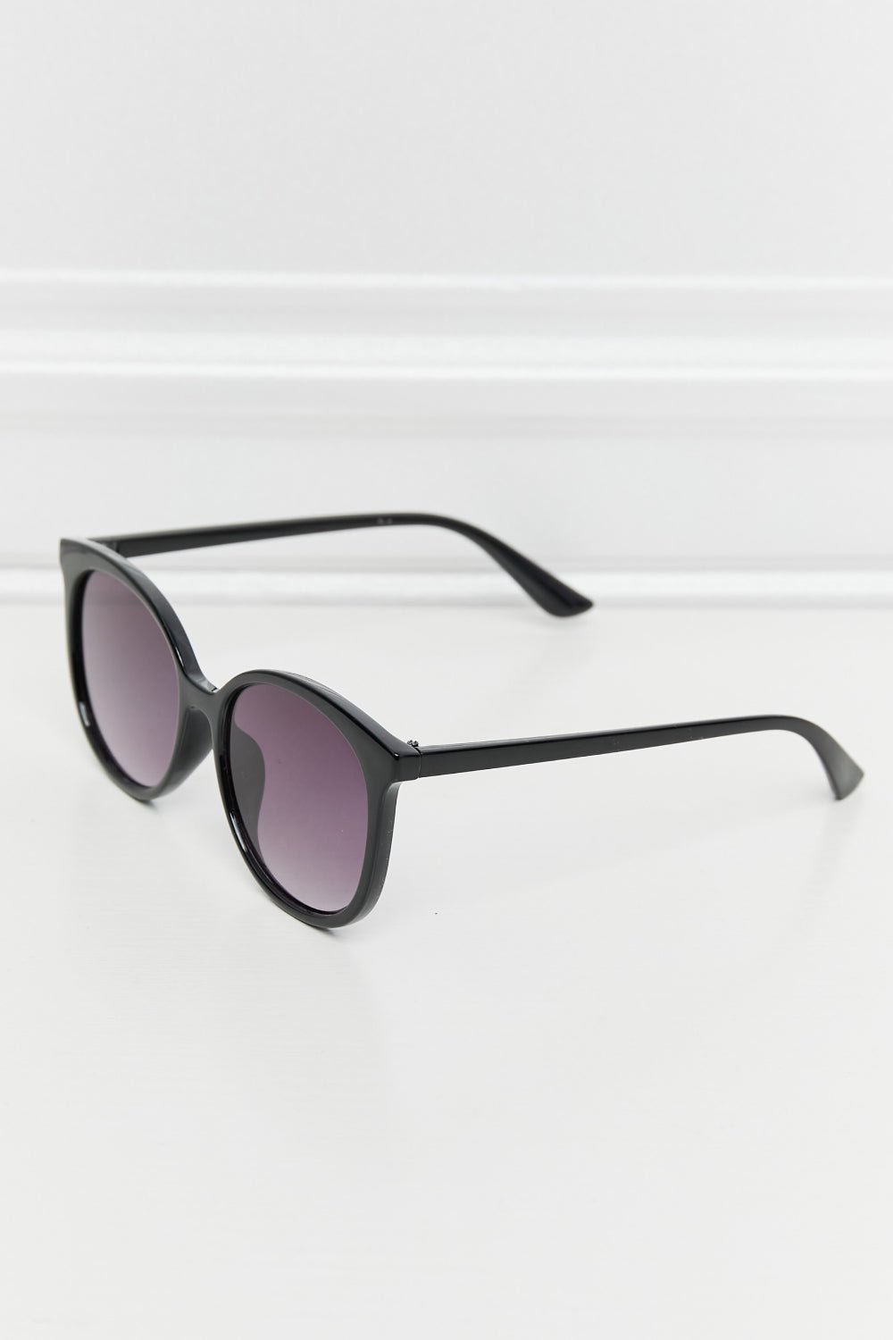 Polycarbonate Frame Full Rim Sunglasses - GlamBee Fashion